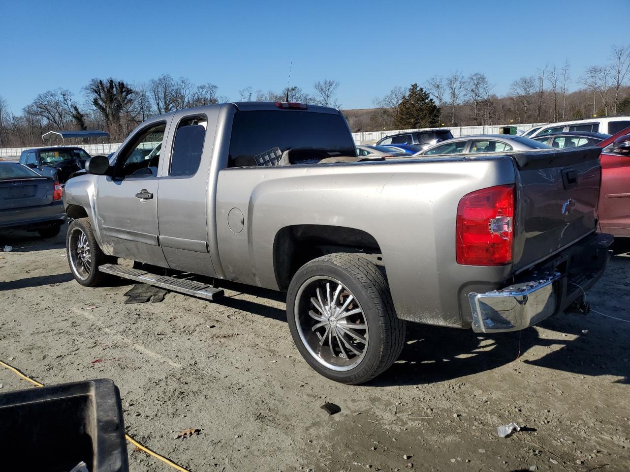 2007 Chevrolet Silverado C1500 - Image 2