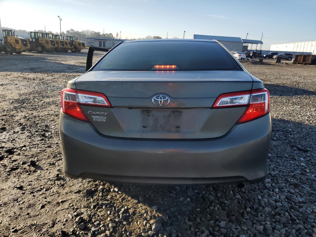 2014 Toyota Camry L - Фото 6