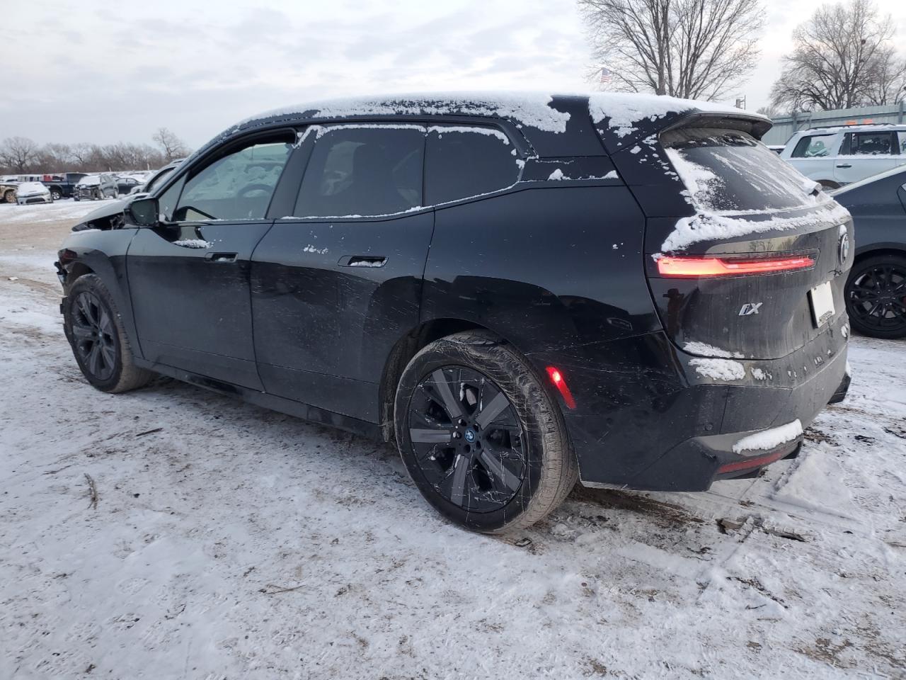 2025 BMW Ix xDrive50 - Фото 2