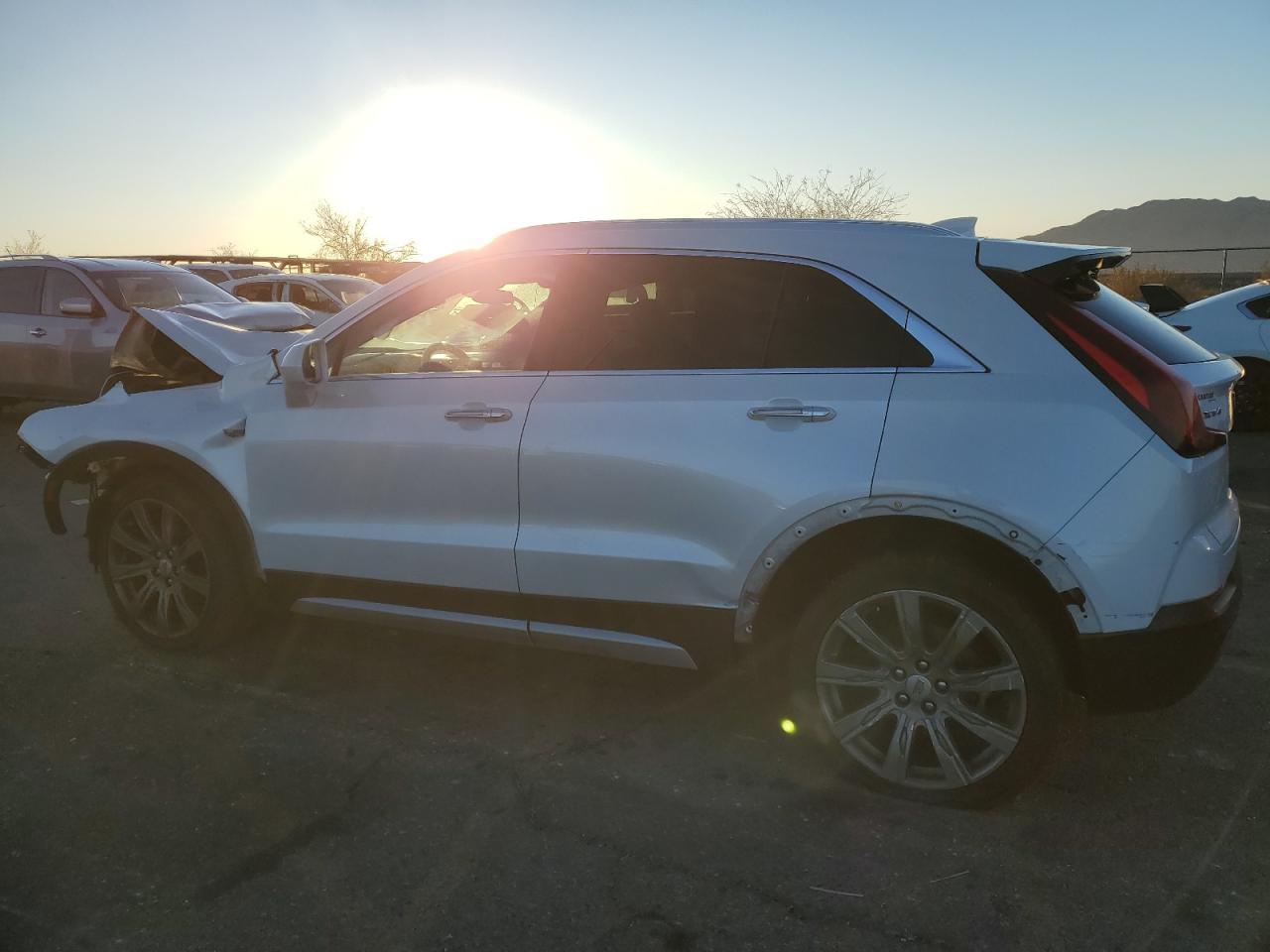 2019 Cadillac Xt4 Premium Luxury - Image 2
