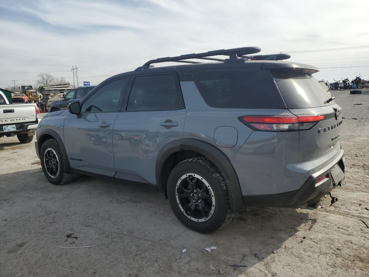 2023 Nissan Pathfinder Sv - Фото 2