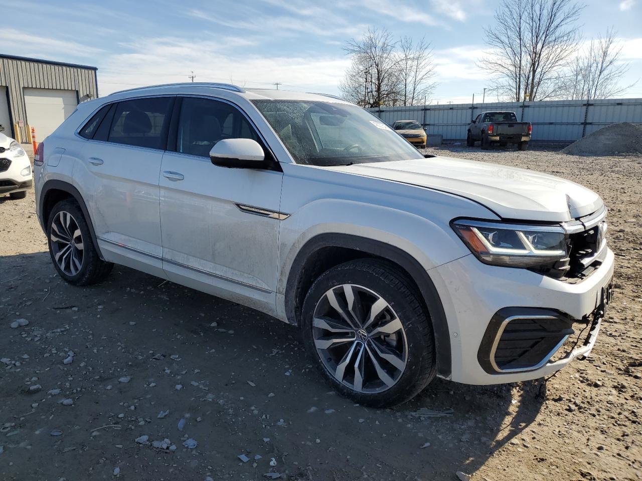 2023 Volkswagen Atlas Cross Sport Sel Premium R-Line - Image 4