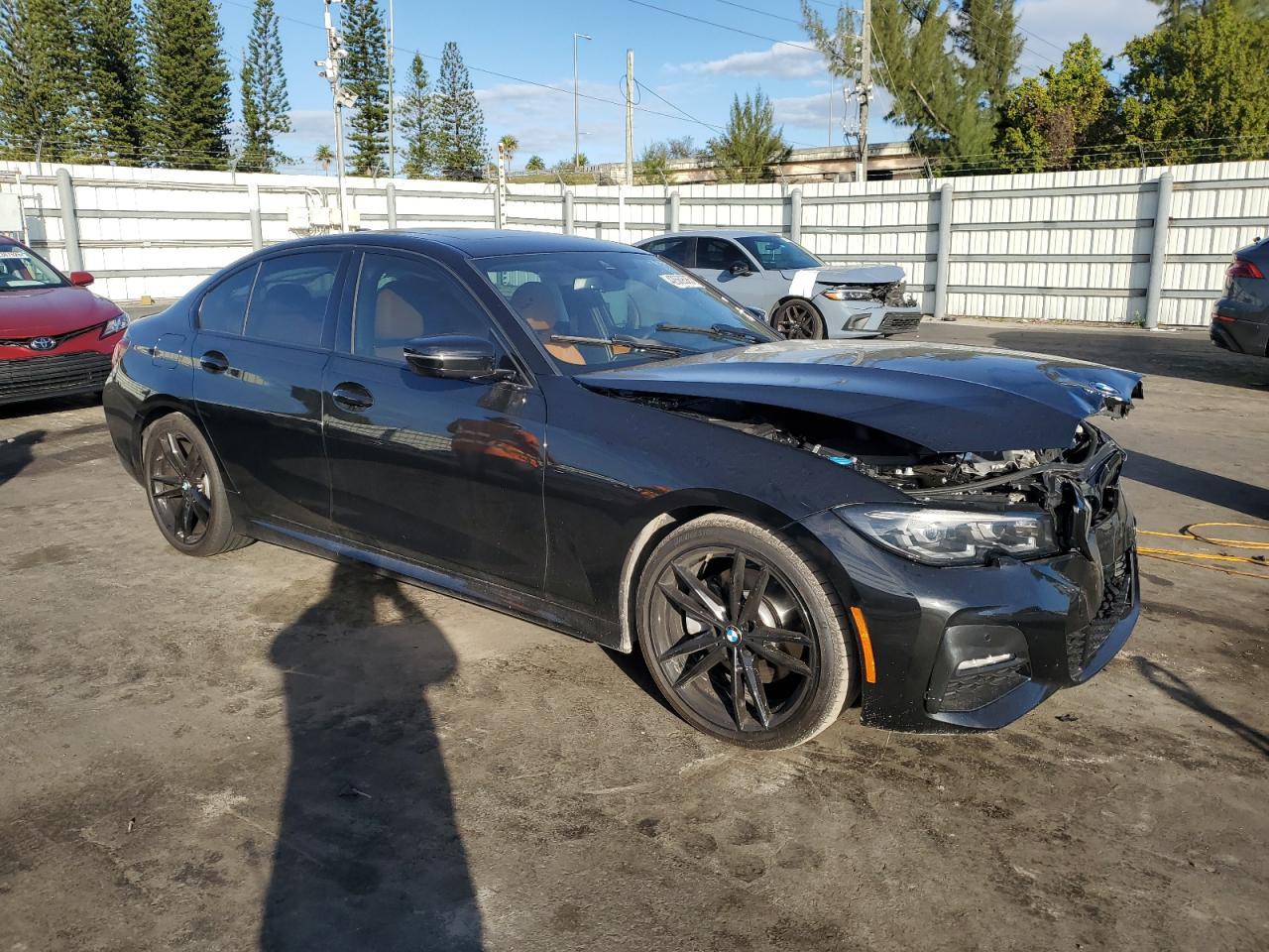 2022 BMW 330I - Фото 4