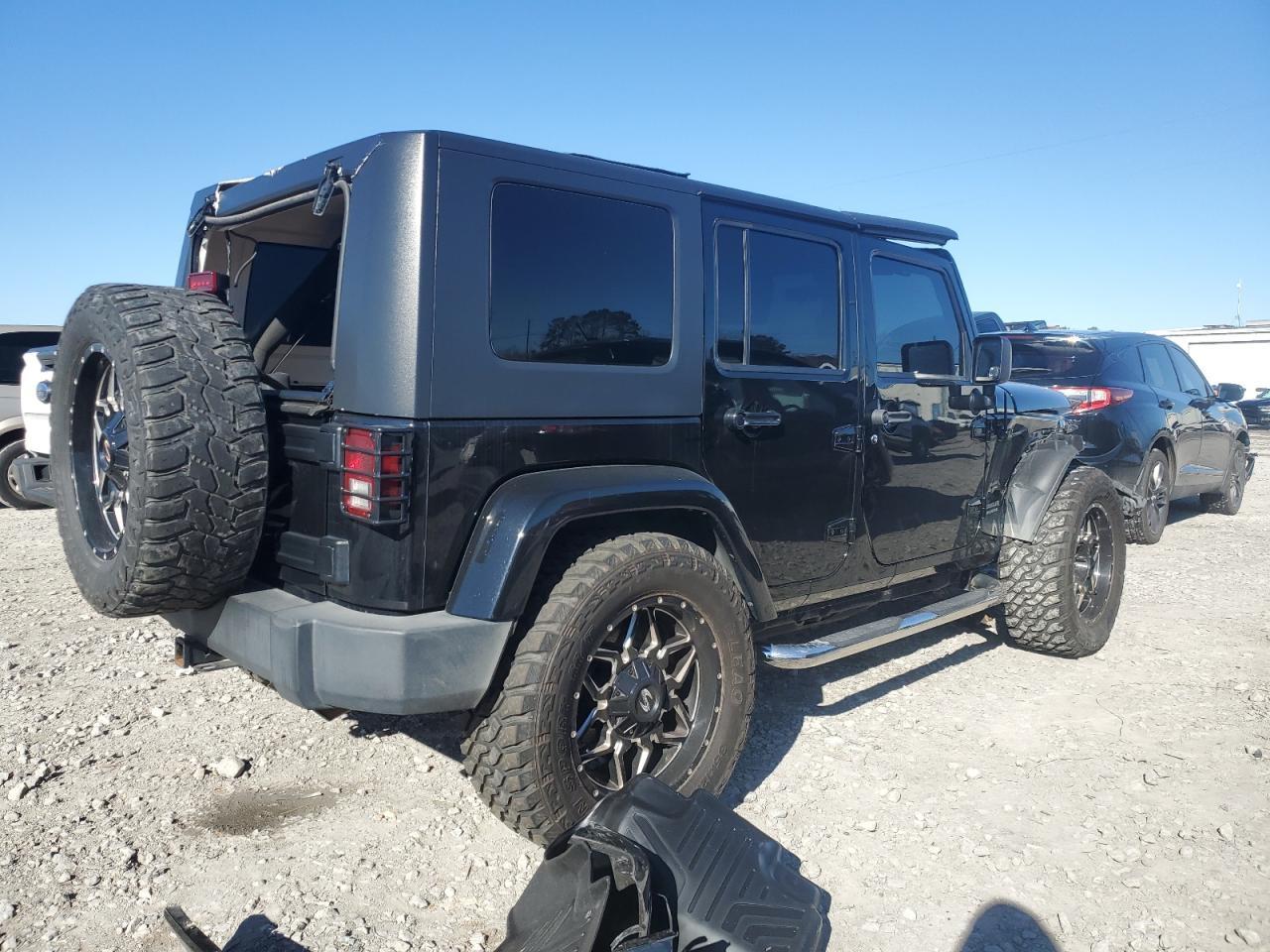 2007 Jeep Wrangler Sahara - Image 3