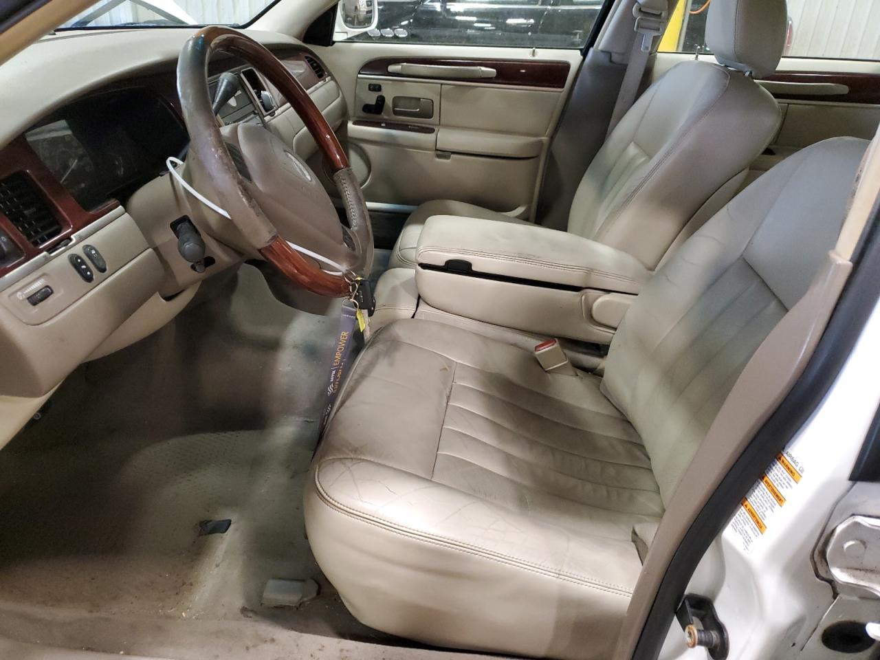 2003 Lincoln Town Car Signature - Фото 7