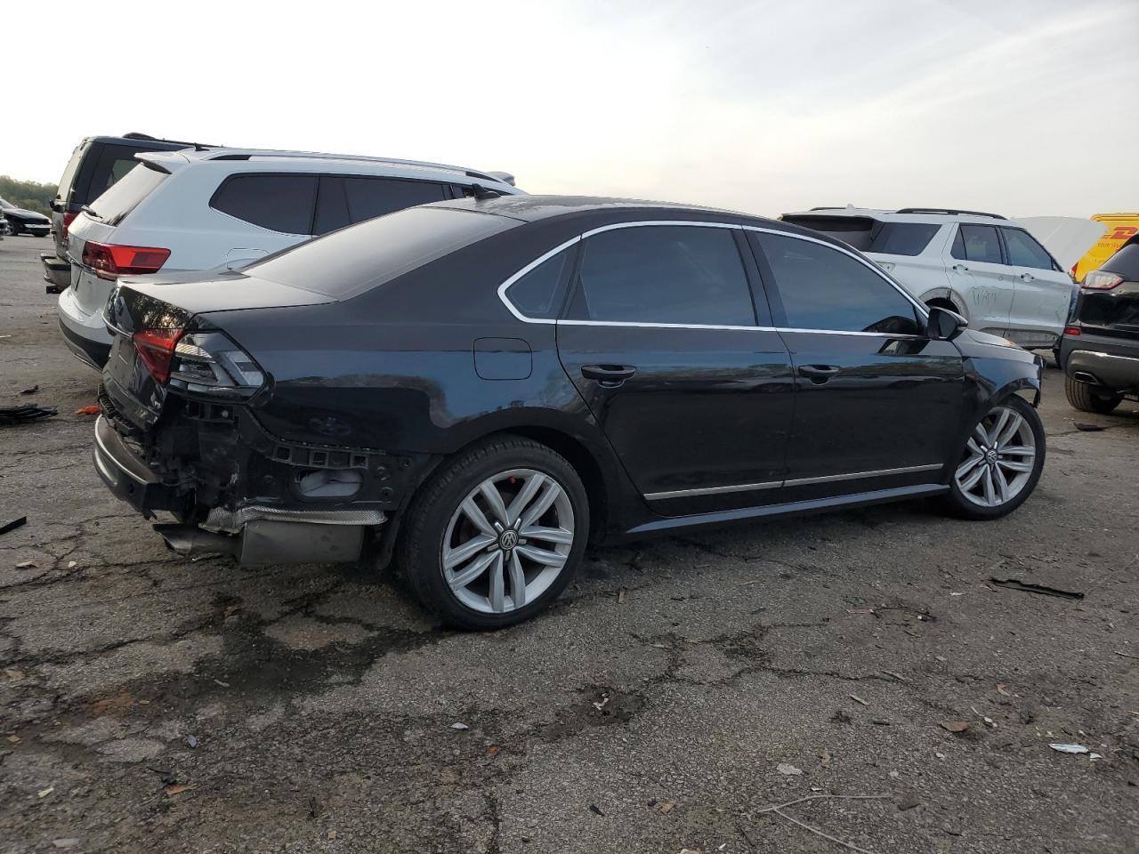 2017 Volkswagen Passat Sel Premium - Image 3