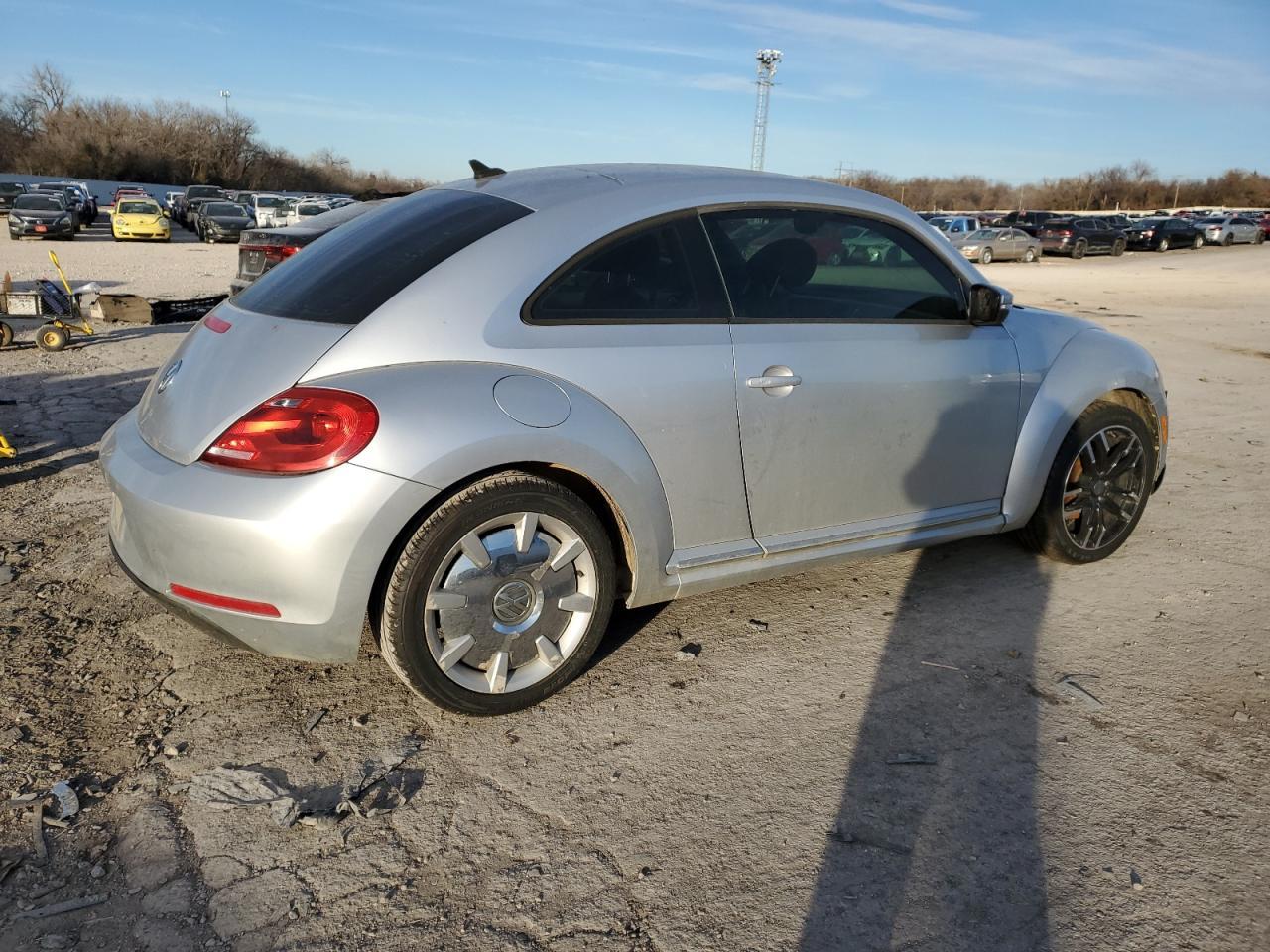 2012 Volkswagen Beetle - Фото 3