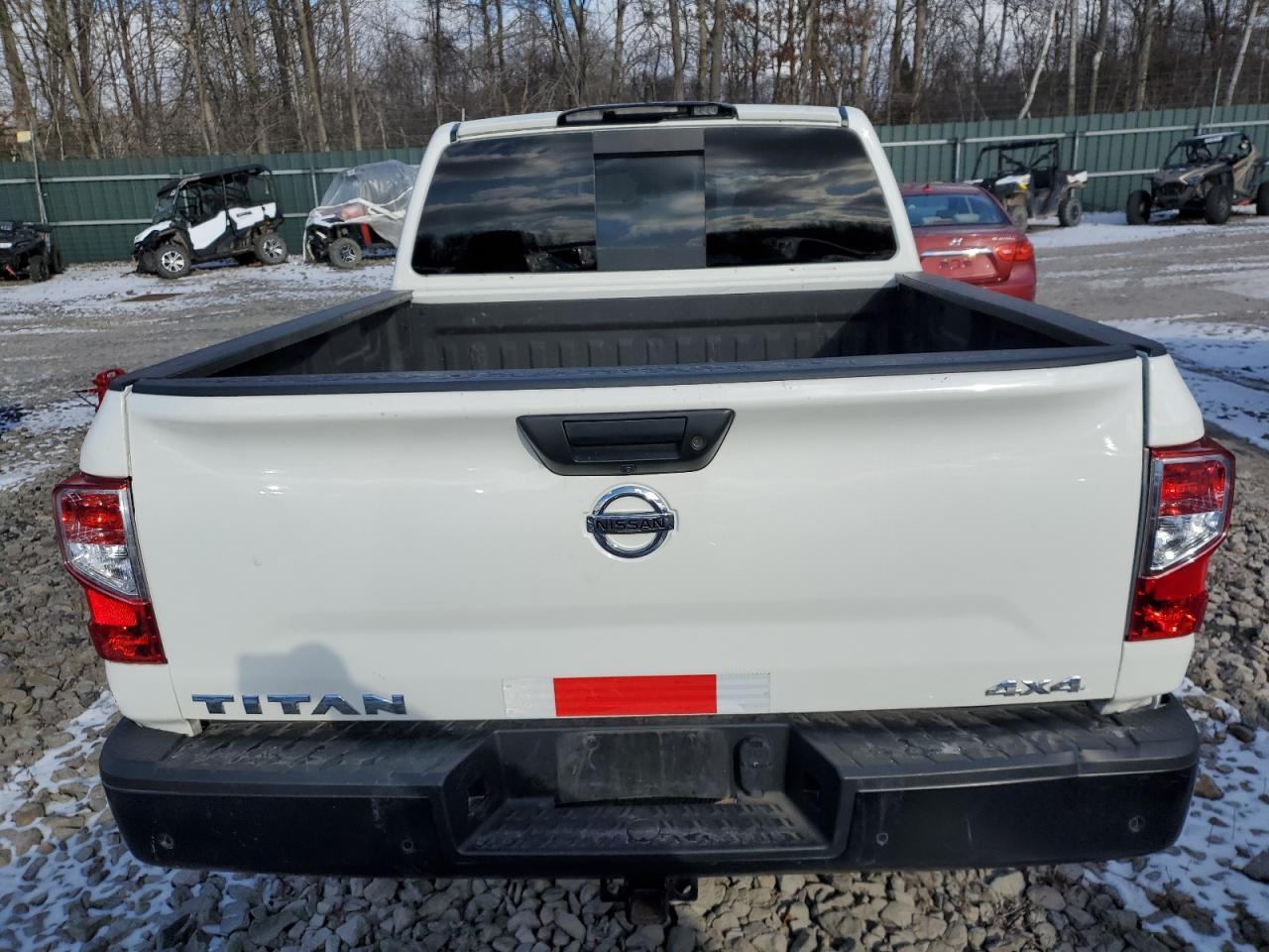 2022 Nissan Titan S - Фото 6