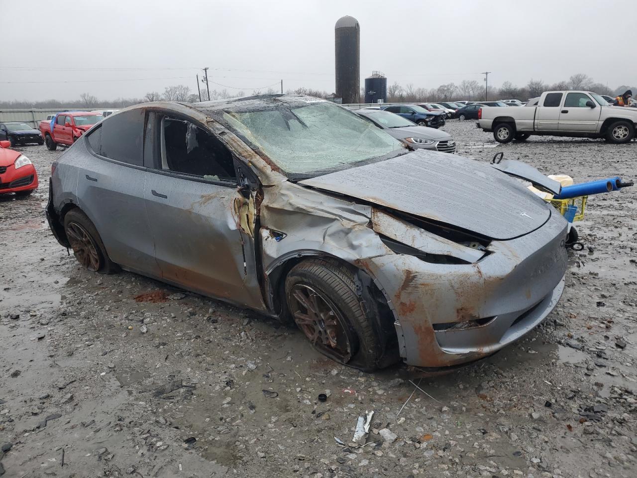 2025 Tesla Model Y - Фото 4
