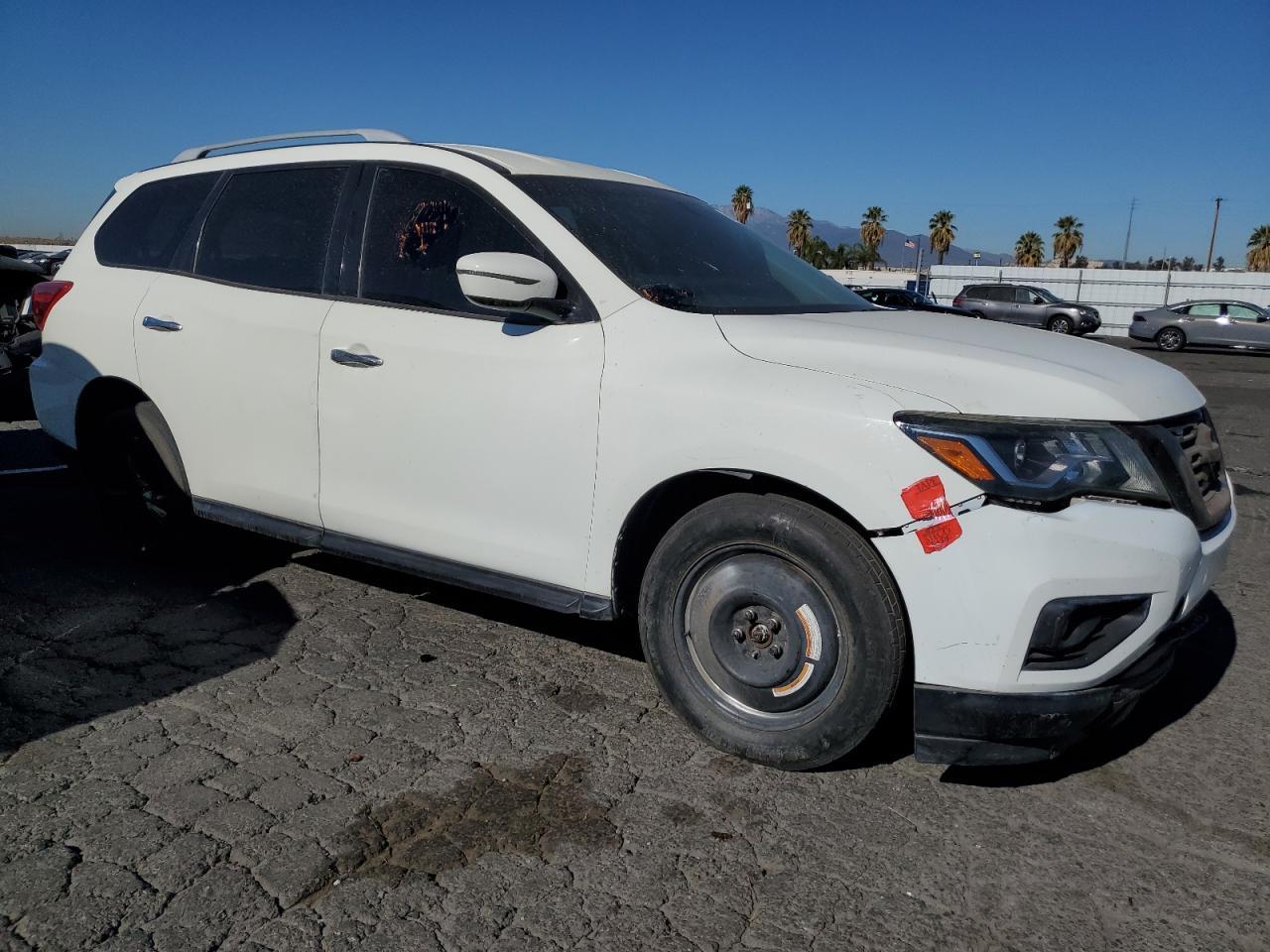 2017 Nissan Pathfinder S - Image 4