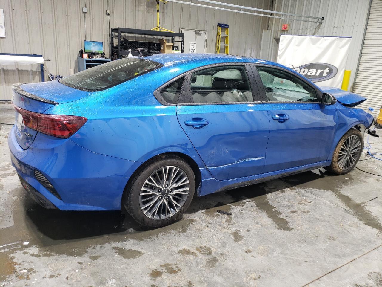 2023 Kia Forte Gt Line - Фото 3