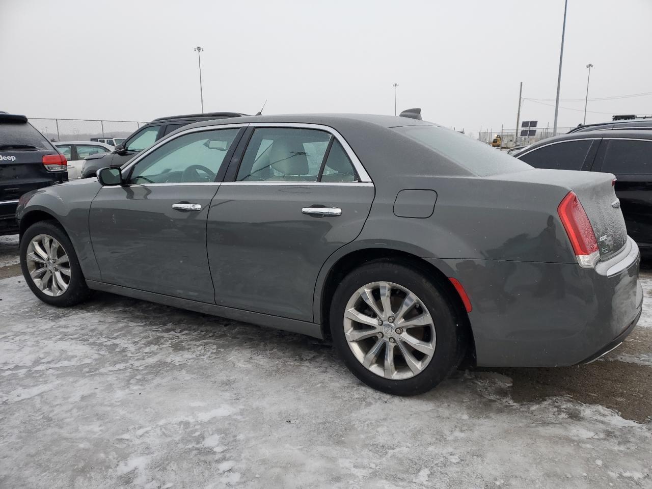 2018 Chrysler 300 Limited - Фото 2