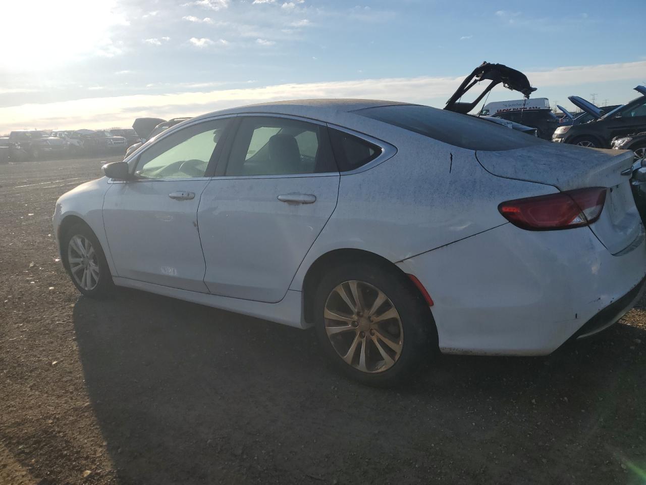 2015 Chrysler 200 Limited - Фото 2