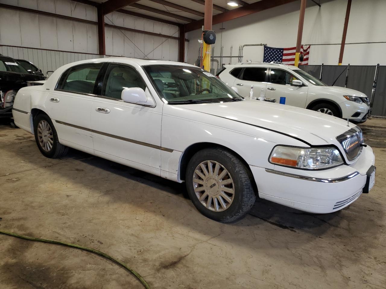 2003 Lincoln Town Car Signature - Фото 4