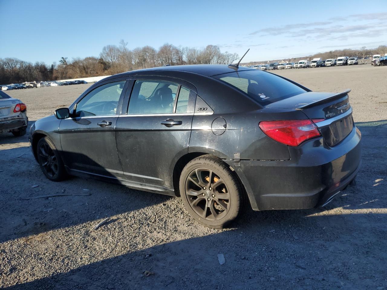 2013 Chrysler 200 Limited - Image 2