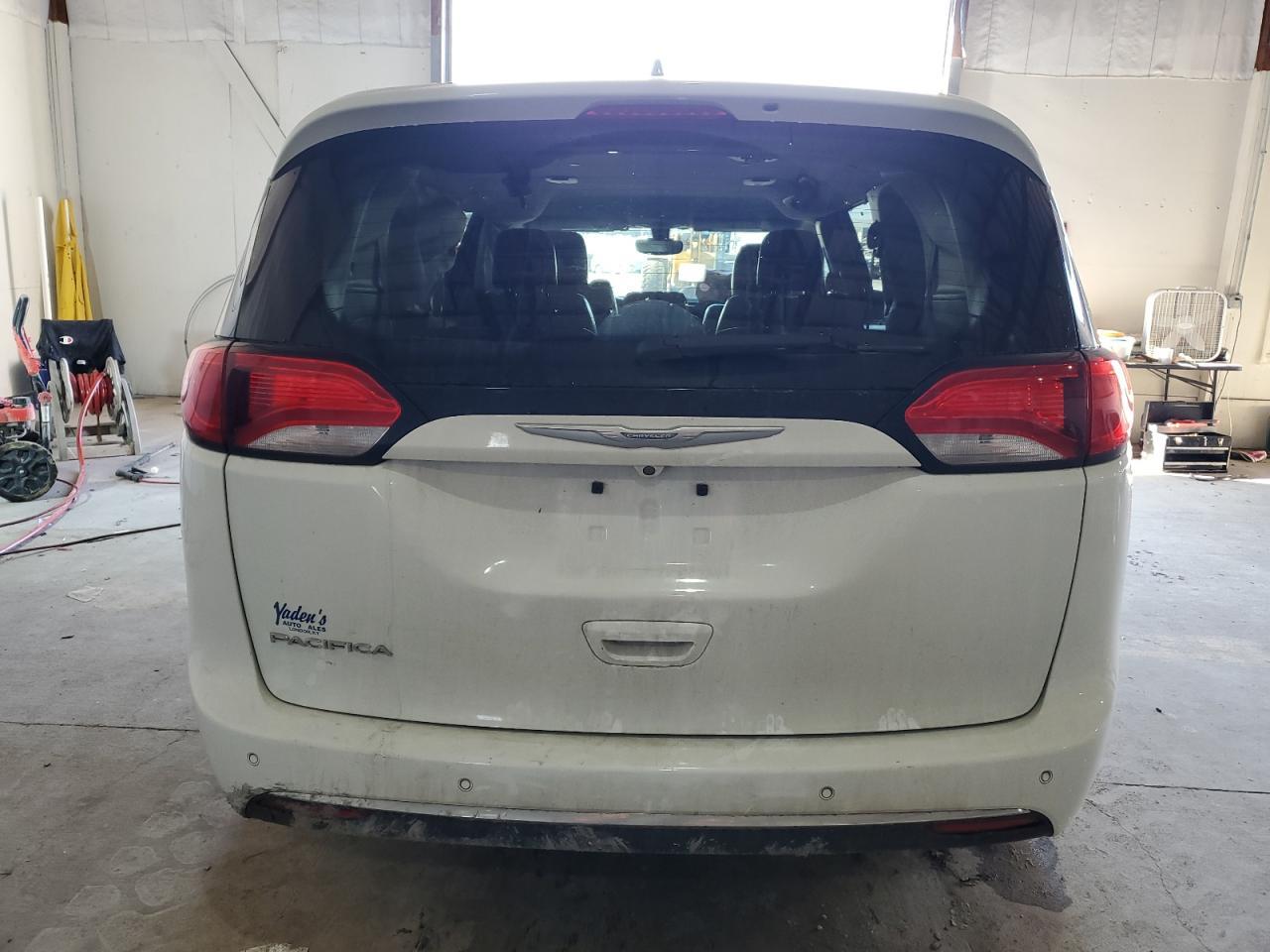 2017 Chrysler Pacifica Touring L Plus - Фото 6