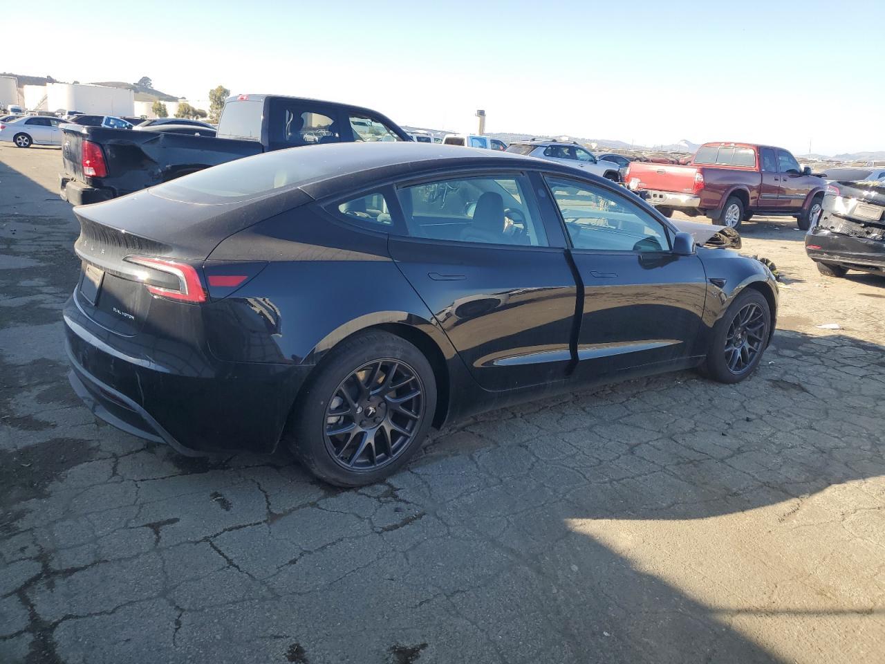 2024 Tesla Model 3 - Фото 3