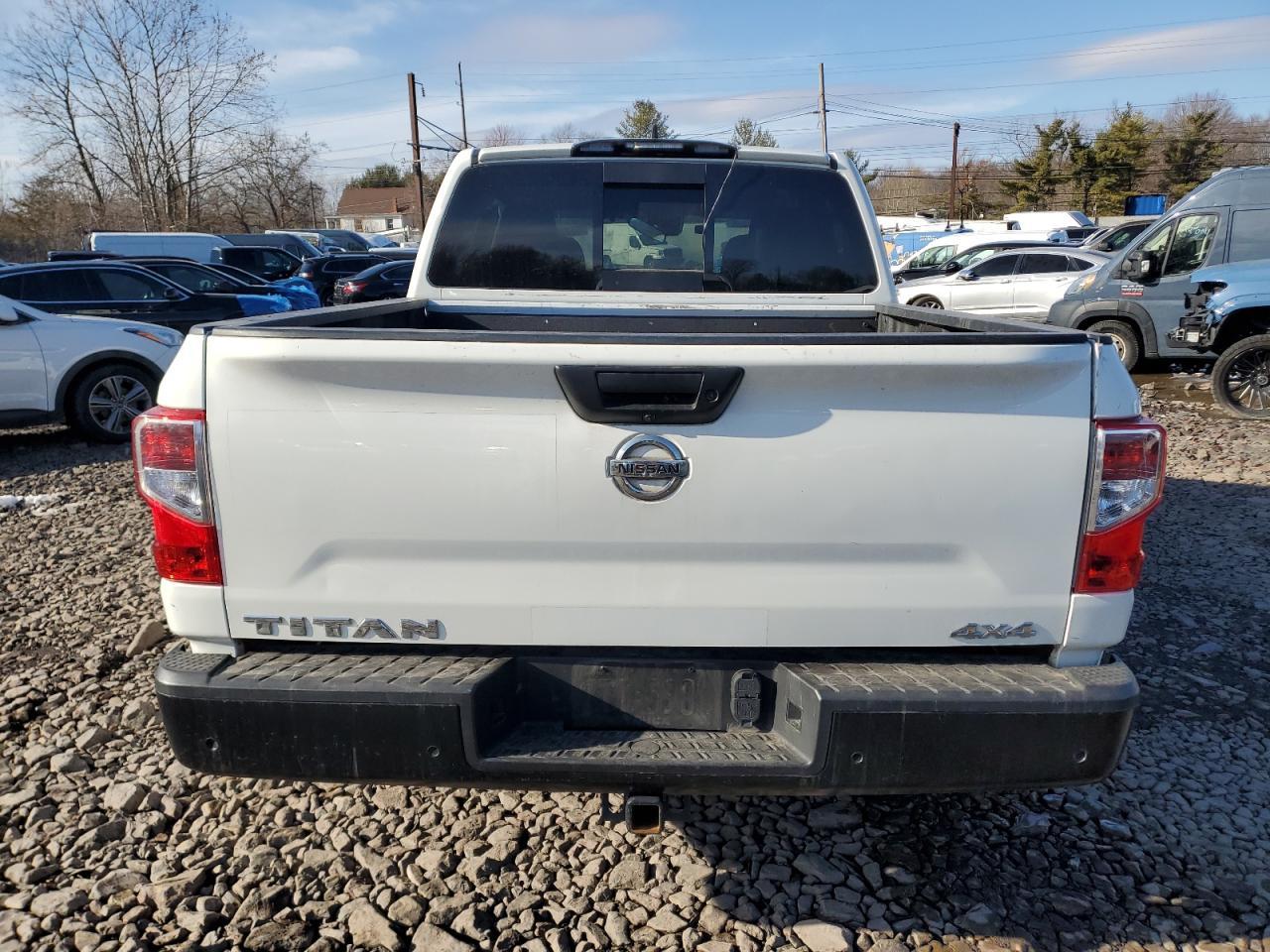 2022 Nissan Titan S - Фото 6