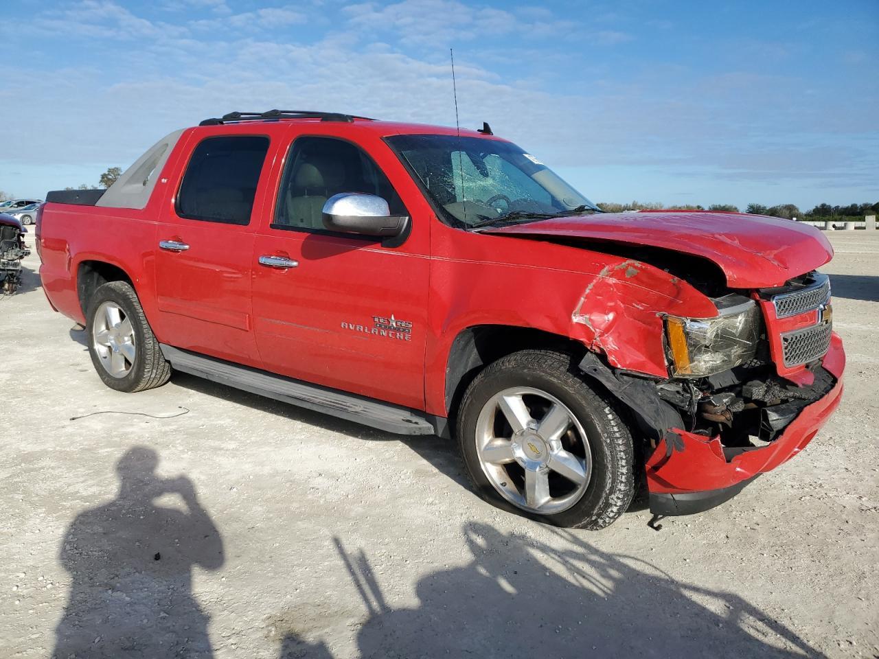 2011 Chev Avalanche - Image 4