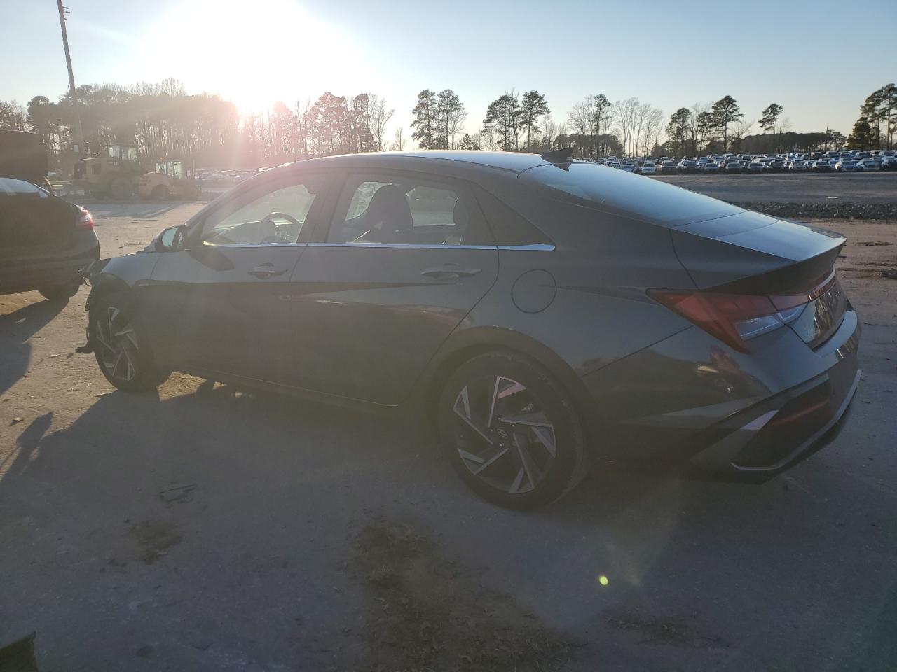 2024 Hyundai Elantra Limited - Фото 2