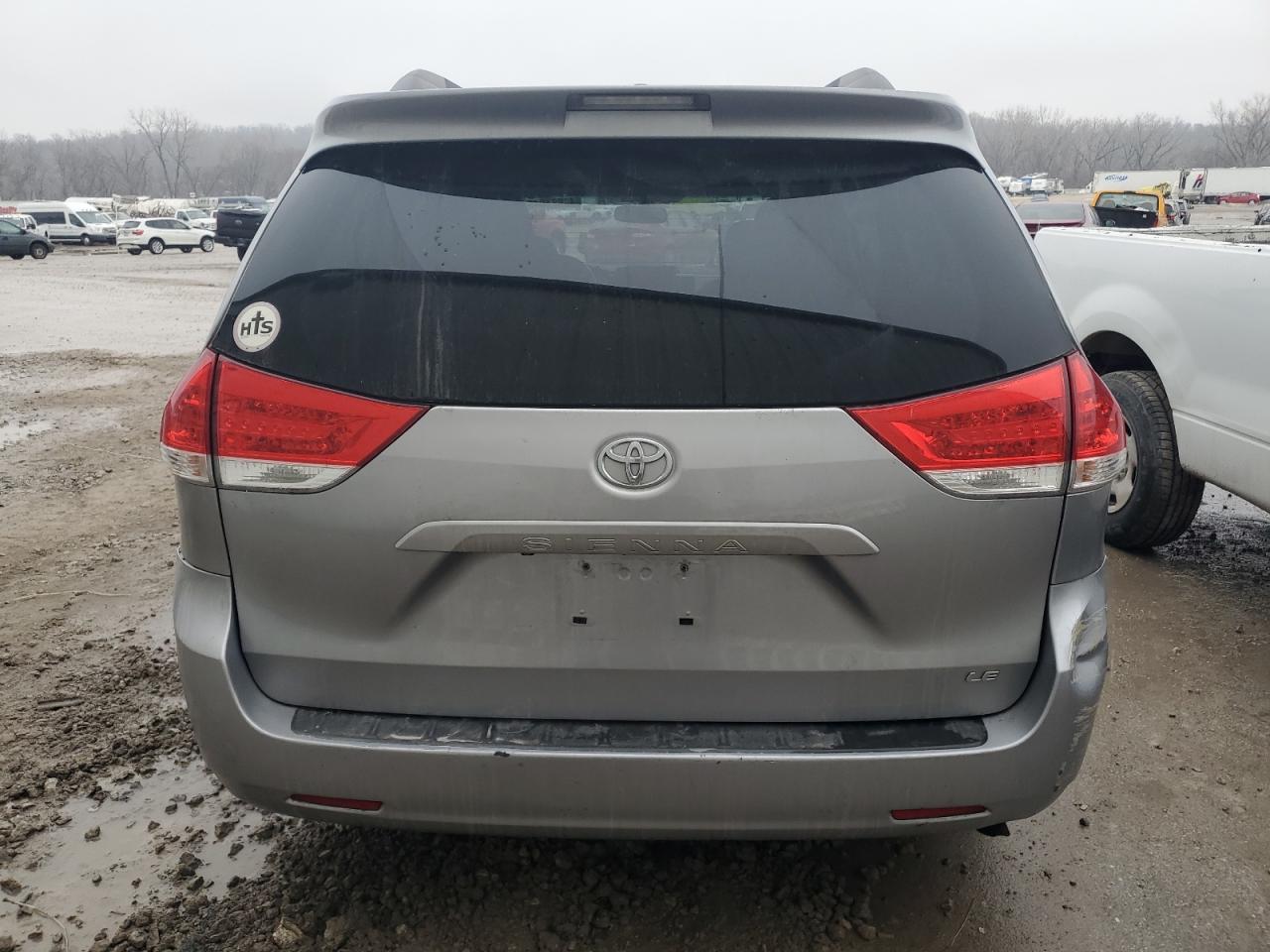 2011 Toyota Sienna Le - Image 6