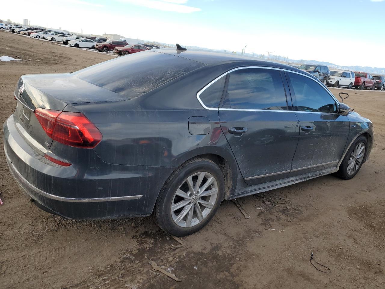 2017 Volkswagen Passat R-Line - Image 3