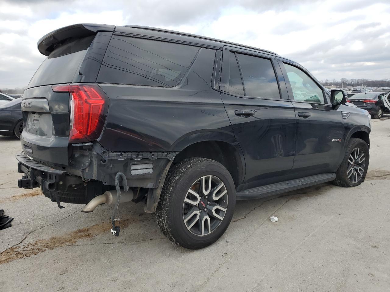2021 GMC Yukon At4 - Фото 3