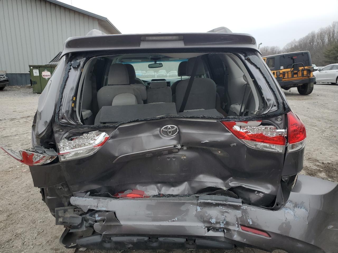 2011 Toyota Sienna Le - Фото 6