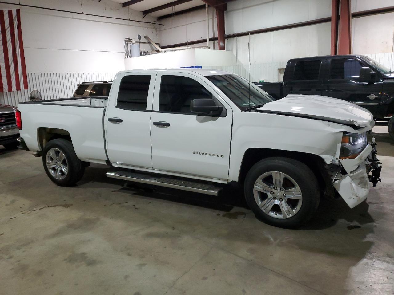 2017 Chevrolet Silverado C1500 Custom - Фото 4
