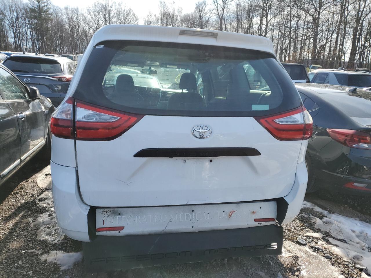 2015 Toyota Sienna - Фото 6