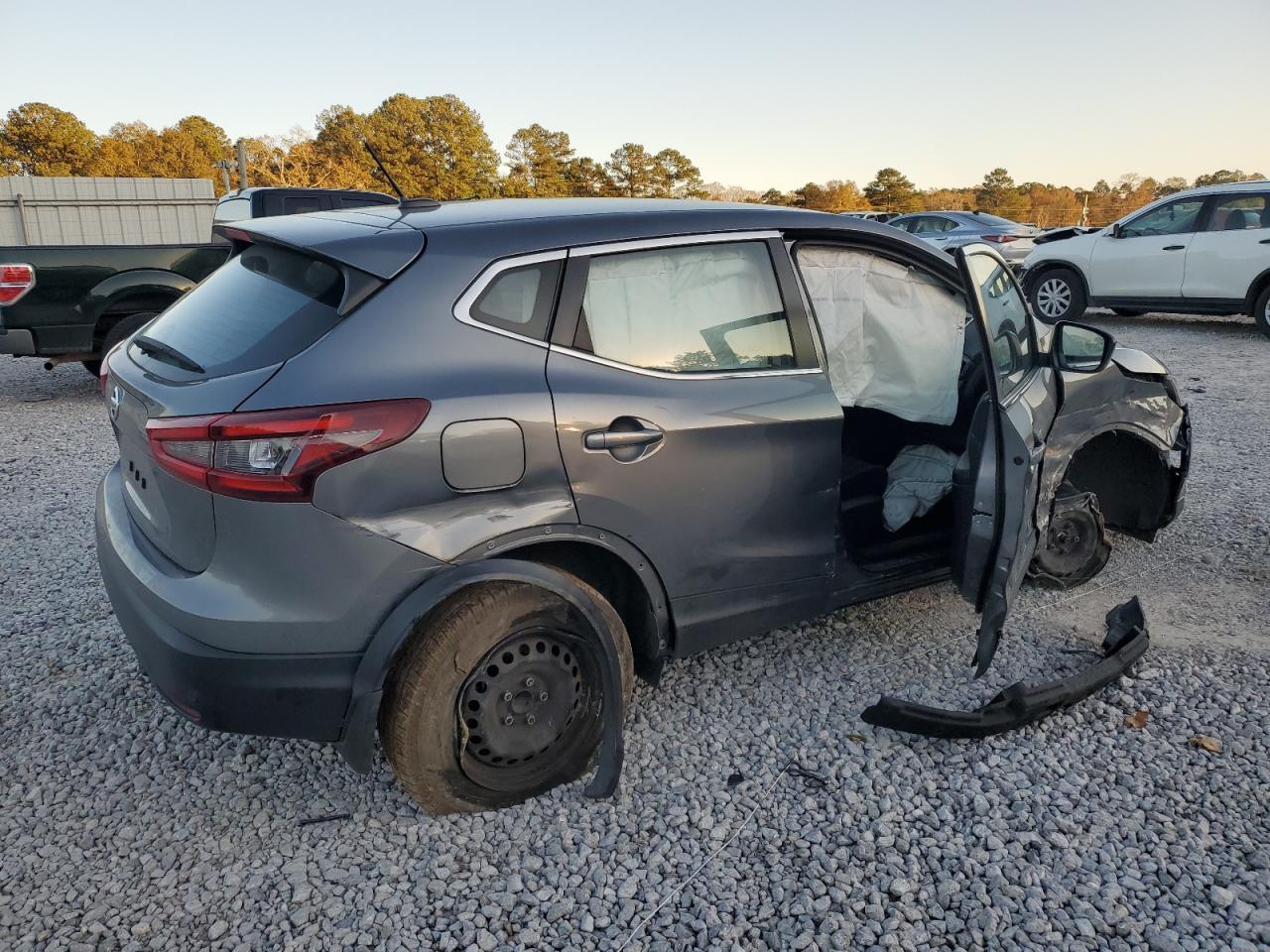 2020 Nissan Rogue Sport S - Фото 3