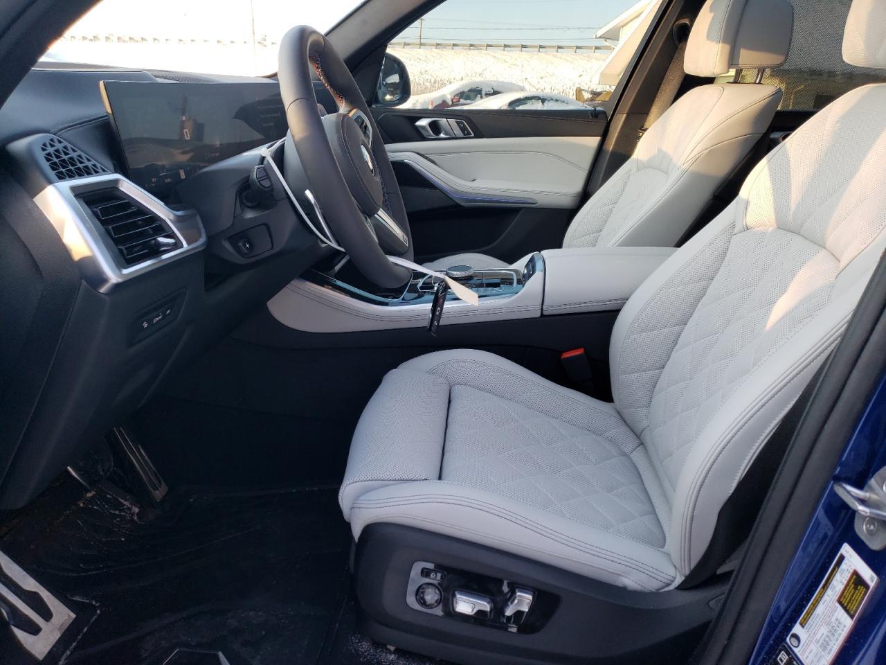 2025 BMW X5 M60I - Фото 7