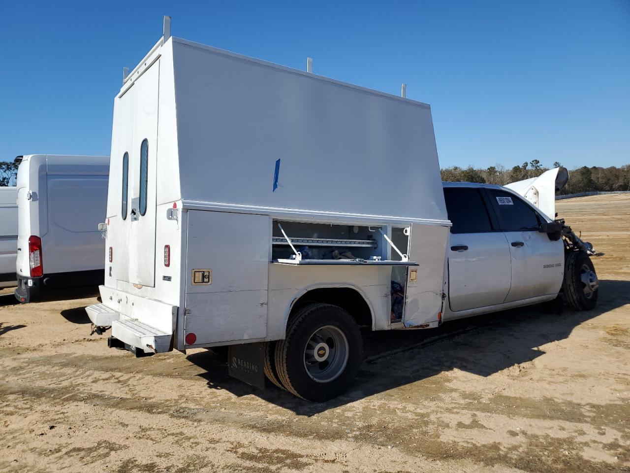 2022 Chevrolet Silverado K3500 - Фото 3
