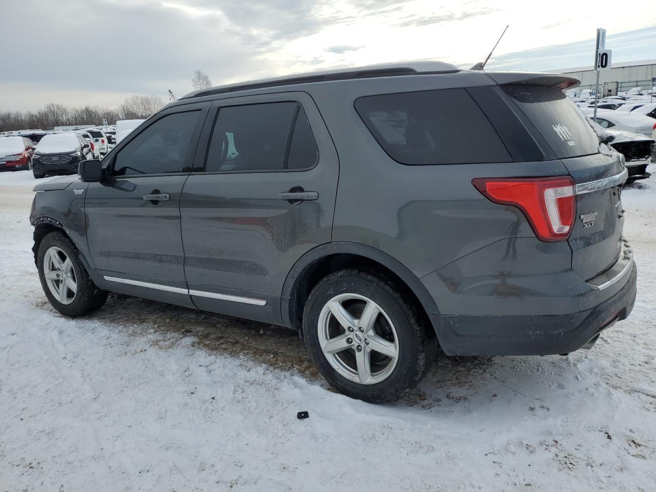 2018 Ford Explorer Xlt - Фото 2