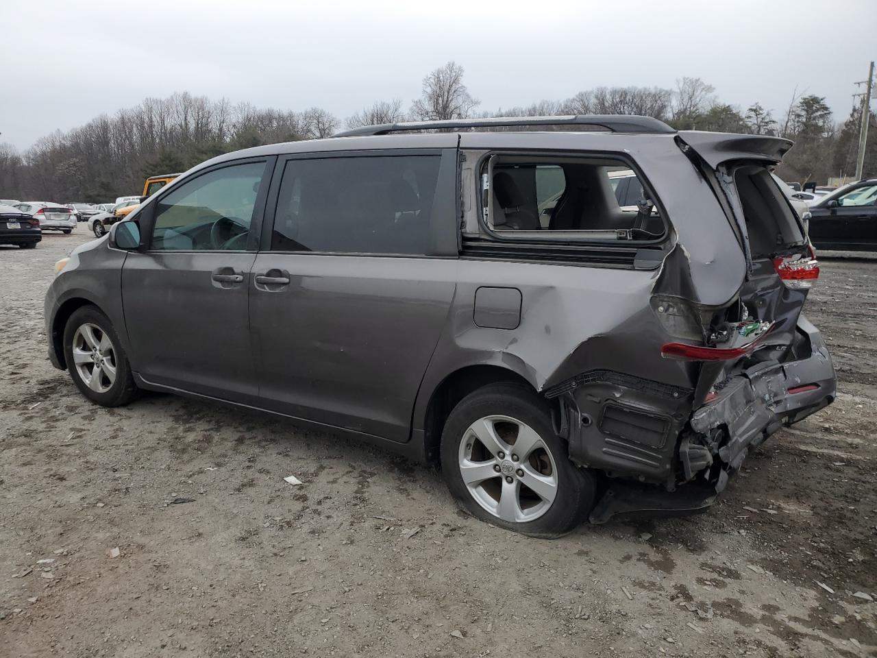 2011 Toyota Sienna Le - Фото 2