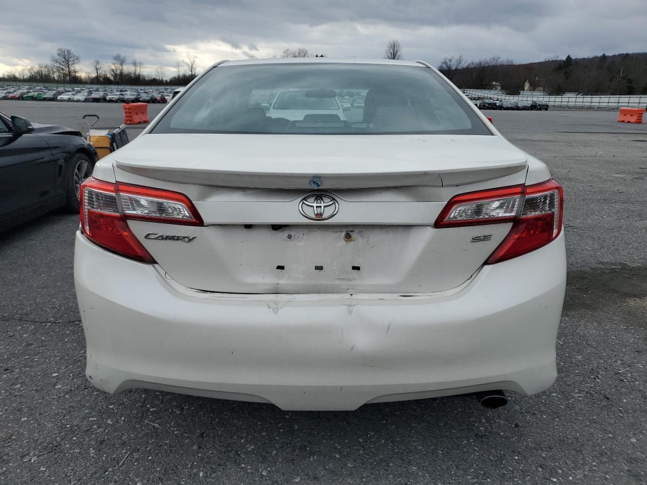 2014 Toyota Camry L - Фото 6