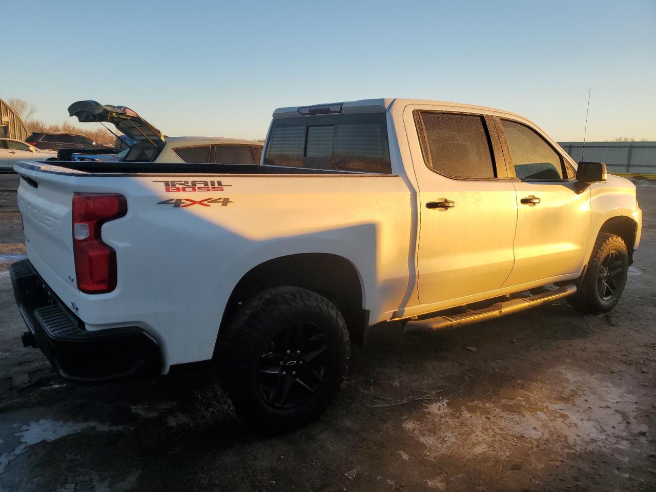 2019 Chevrolet Silverado K1500 Lt Trail Boss - Image 3