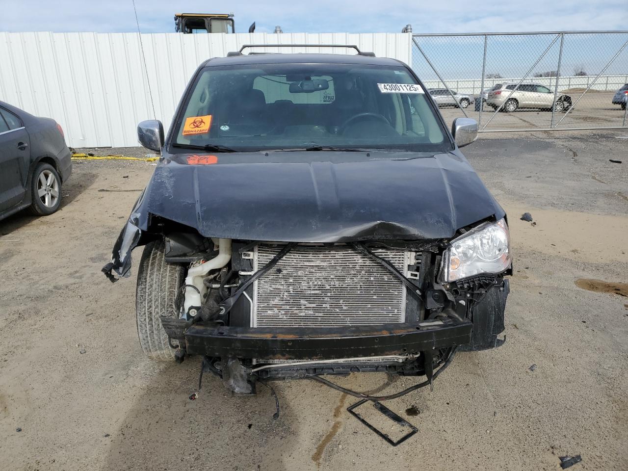 2011 Chrysler Town & Country Touring L - Image 5