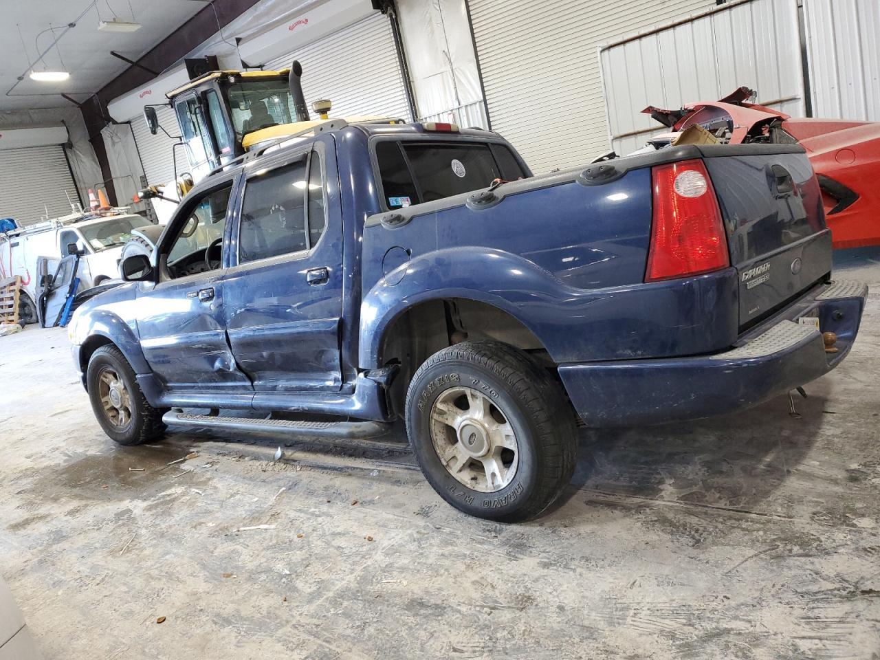 2004 Ford Explorer - Фото 2