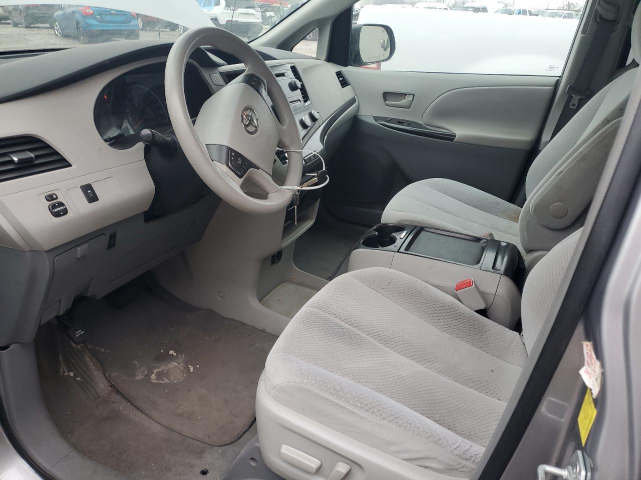 2011 Toyota Sienna Le - Image 7