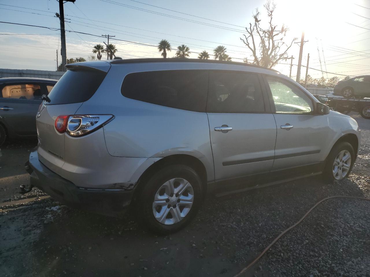 2012 Chevrolet Traverse Ls - Image 3