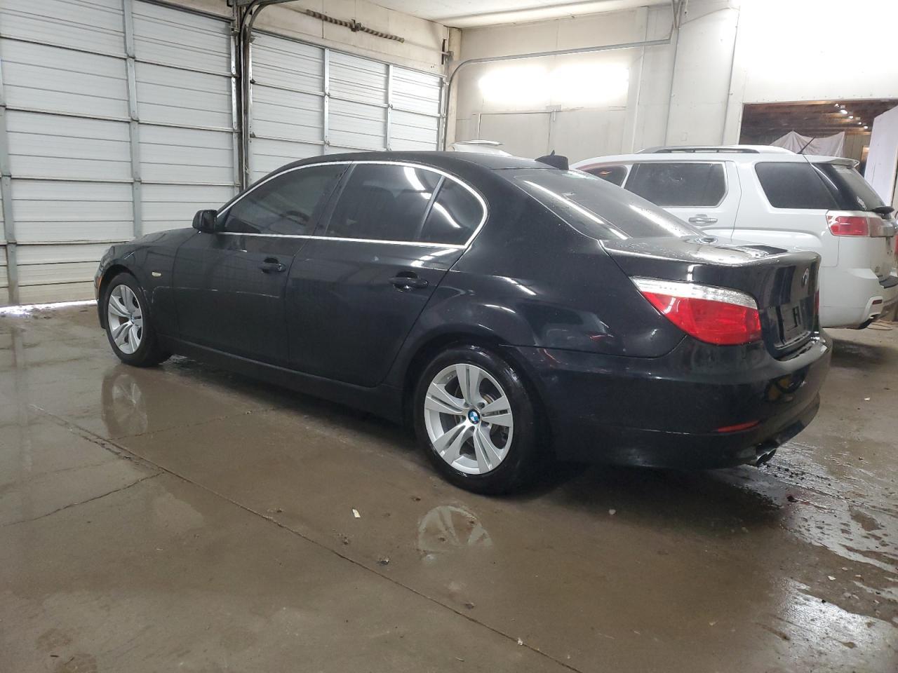 2010 BMW 528 I - Image 2