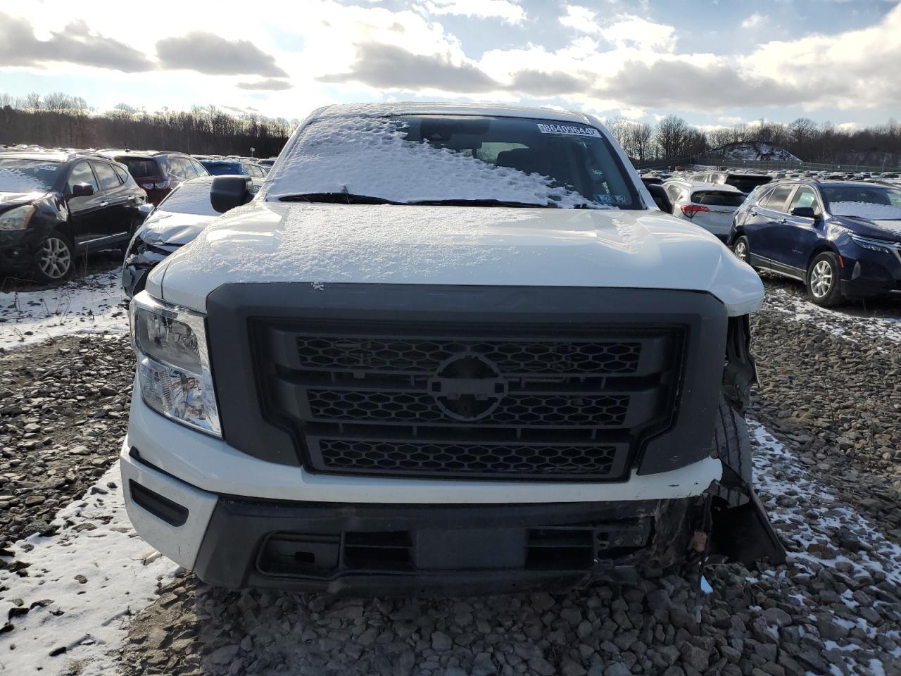 2022 Nissan Titan S - Фото 5