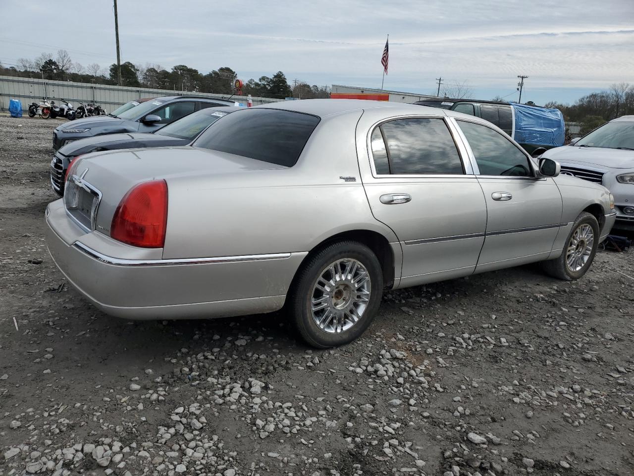 2006 Lincoln Town Car Signature Limited - Фото 3