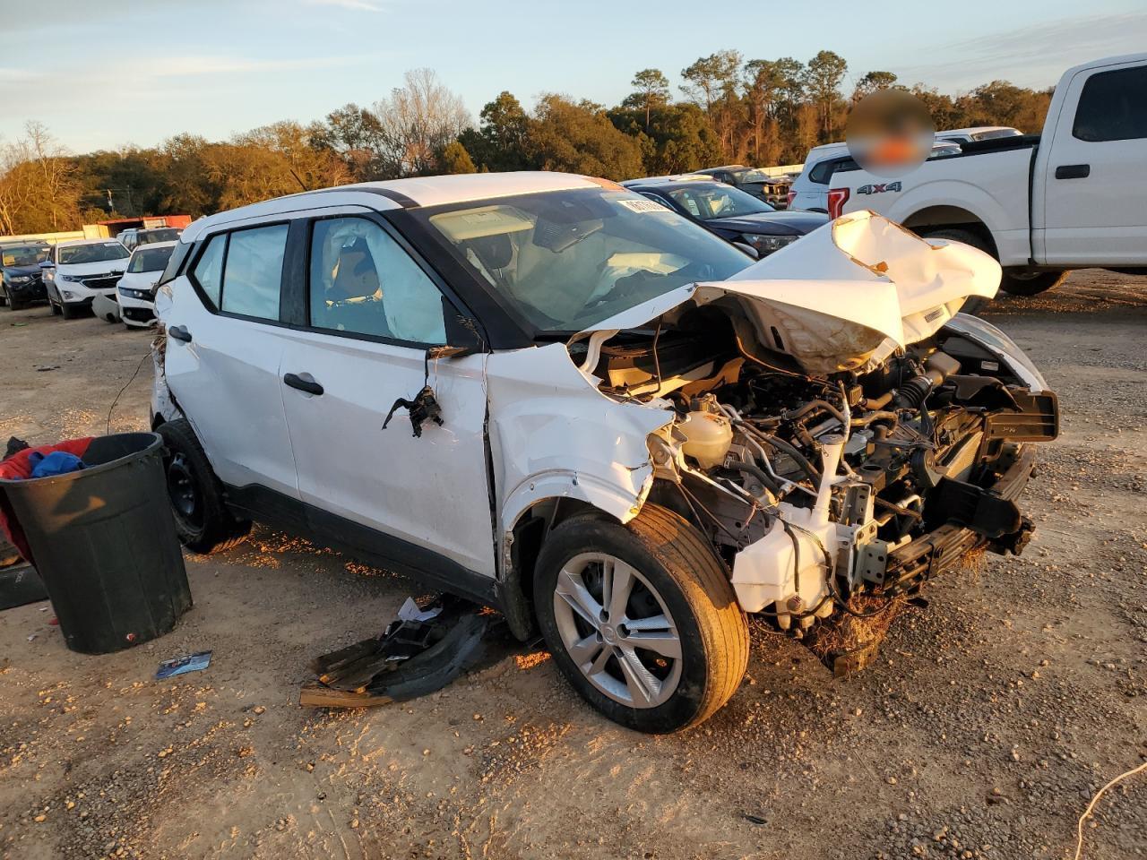 2020 Nissan Kicks S - Image 4