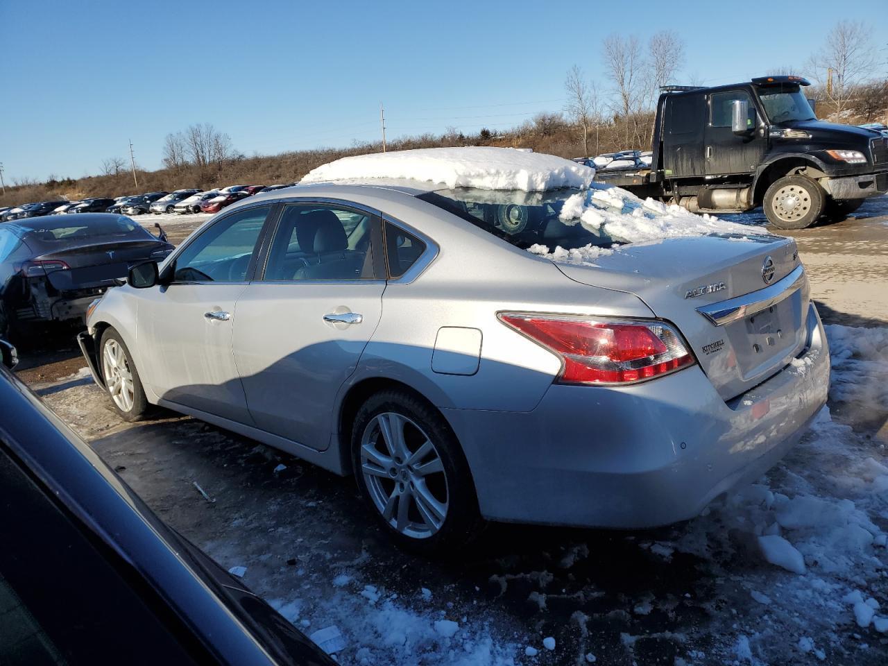 2015 Nissan Altima 3.5S - Image 2