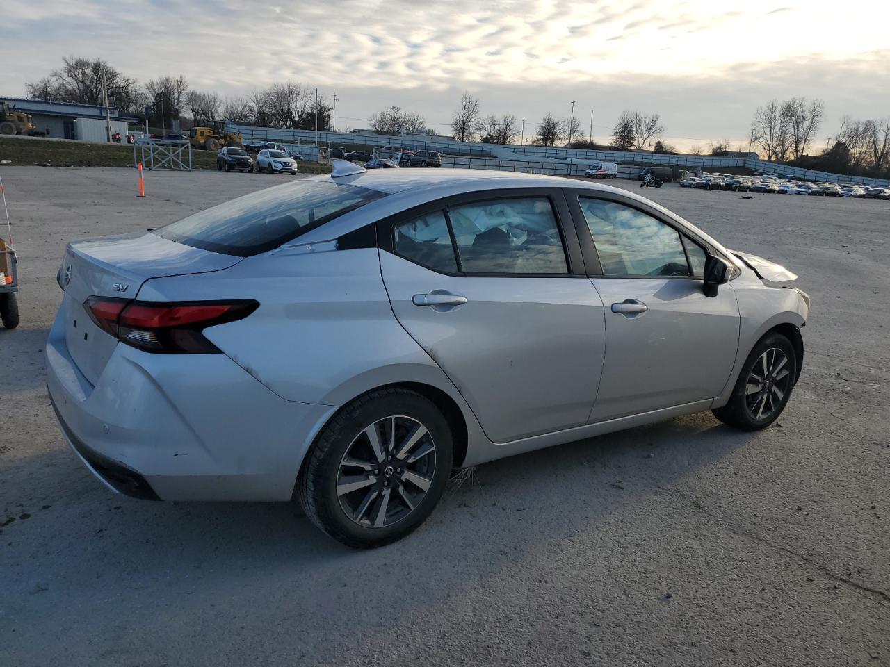 2021 Nissan Versa Sv - Фото 3