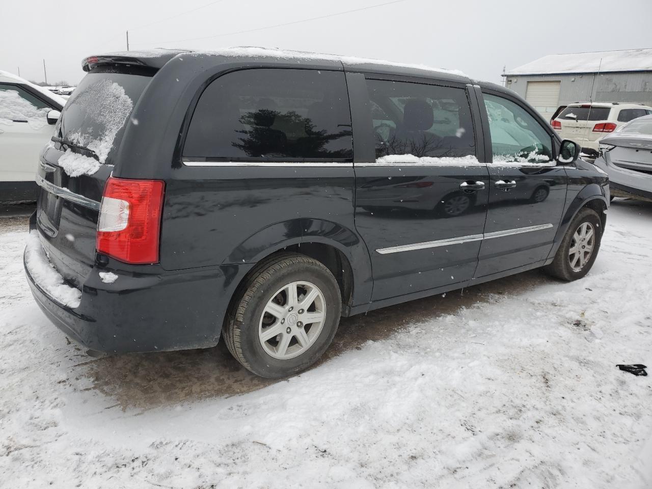 2012 Chrysler Town & Country Touring - Фото 3