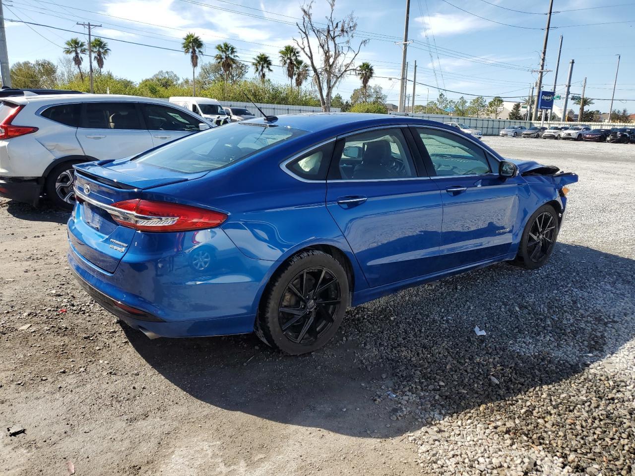 2018 Ford Fusion Titanium/Platinum Hev - Image 3