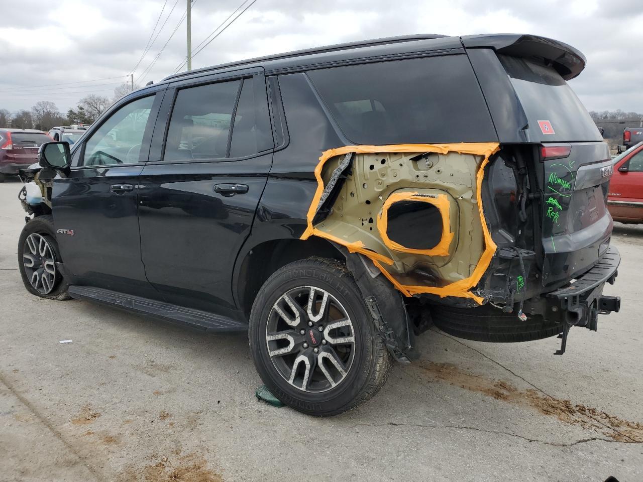2021 GMC Yukon At4 - Фото 2